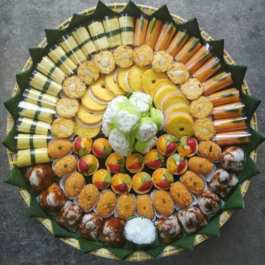 Tumpeng jajan tradisional - utama