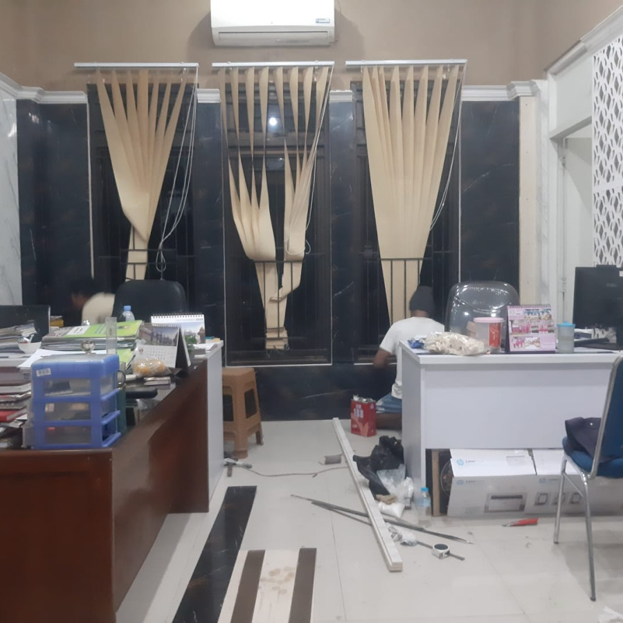 Perbaikan Backdrop Dinding Lapis HPL per m2