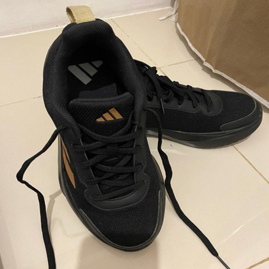 SEPATU LAPANGAN/RUNNING/SNEAKER ADIDAS - utama
