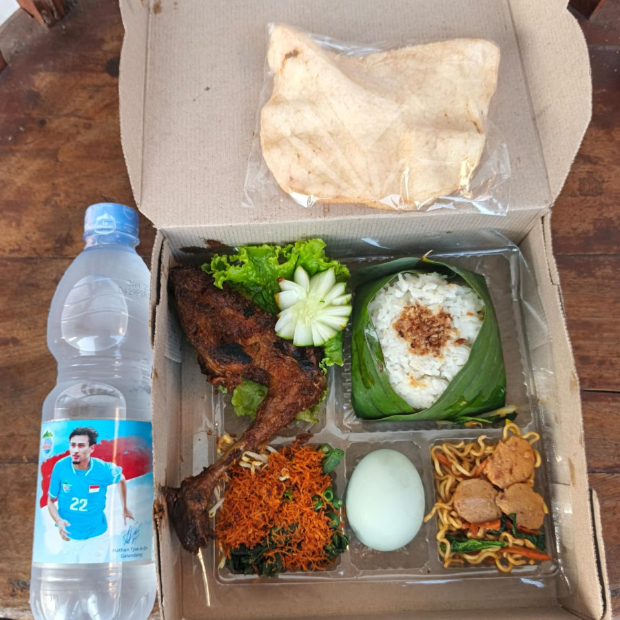 nasi kotak + air mineral - utama