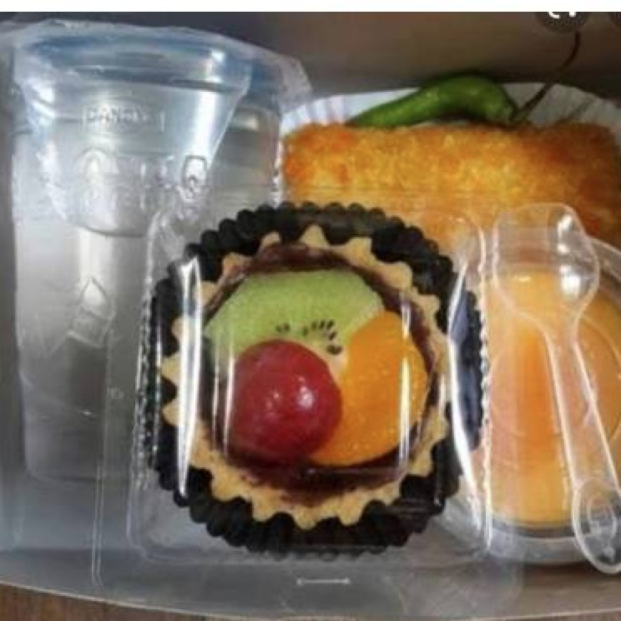 Paket Snack dengan Air Minum