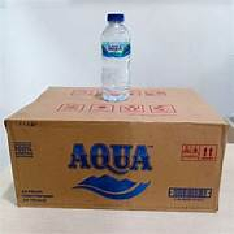 Air Mineral Botol  Merk Aqua Ukuran 330 ml - depan