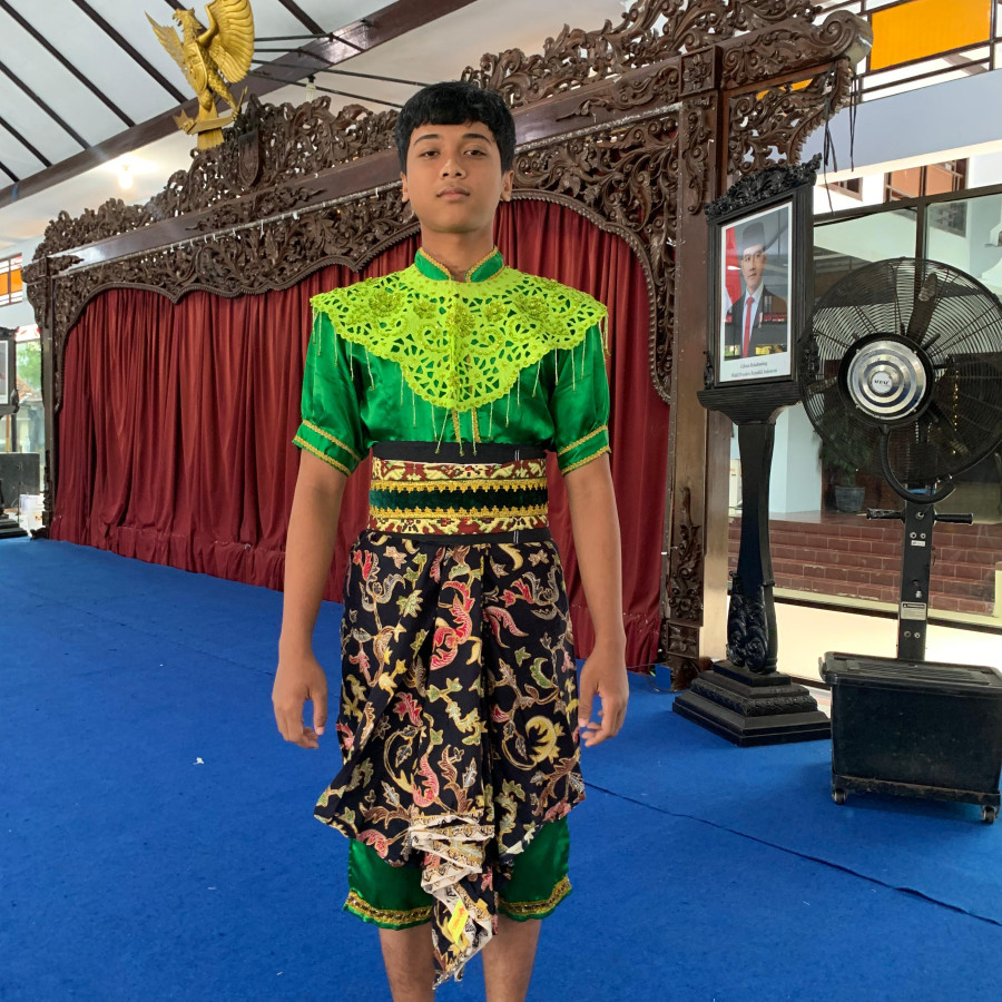 SEWA KOSTUM PANGGUNG - samping