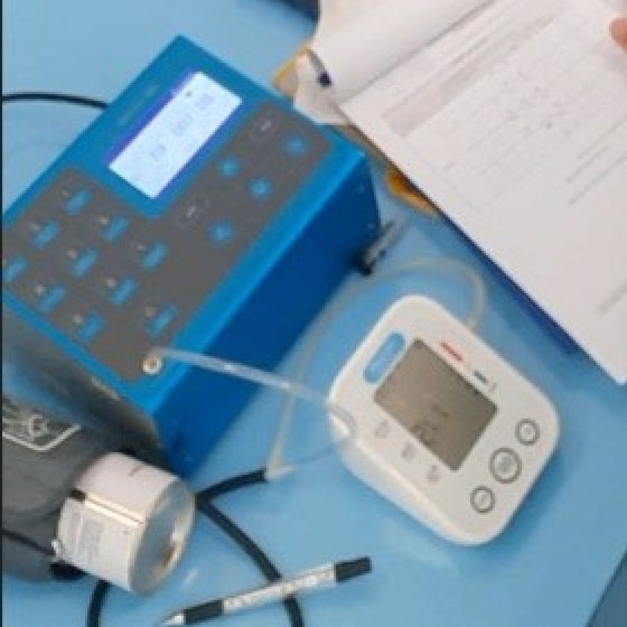 Pemeliharaan Ringan Tensimeter Digital - depan