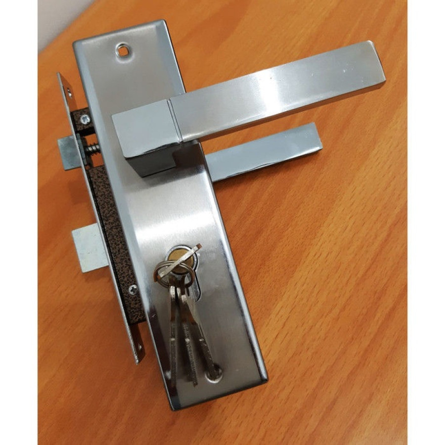 Pekerjaan Pemasangan Slot Pintu
