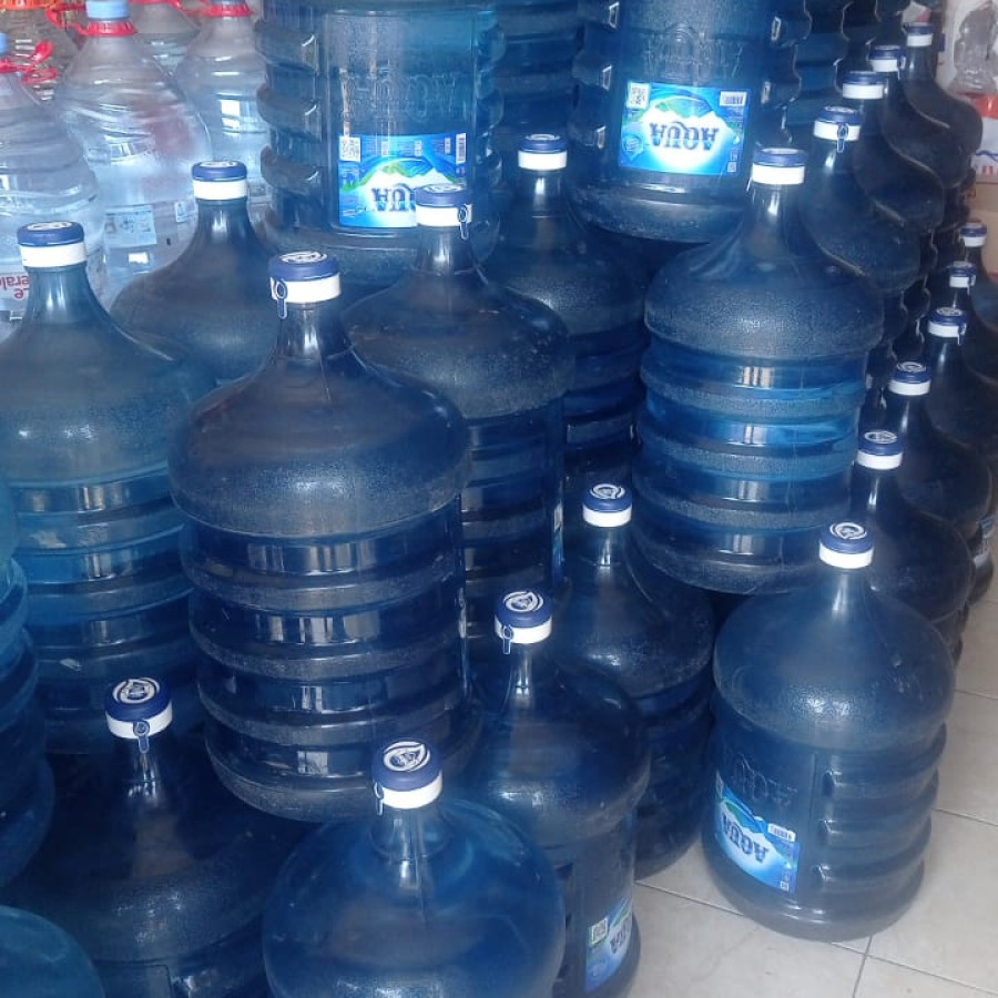 Air Mineral Isi Ulang AQUA