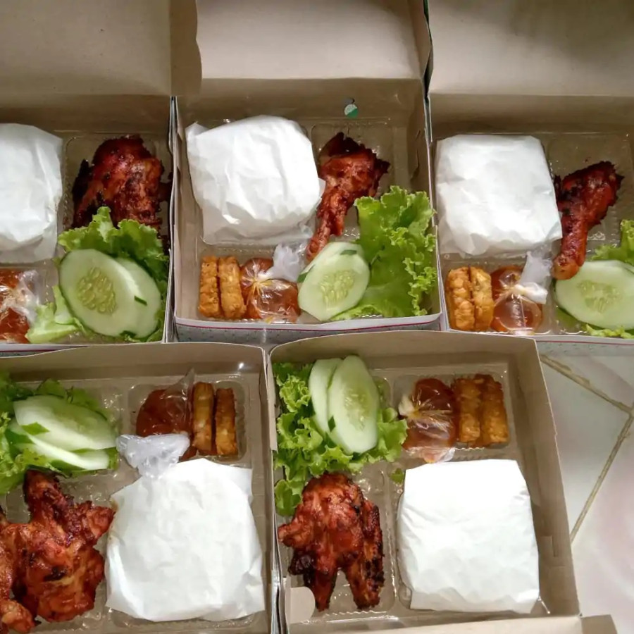 Nasi Kotak dan Air Mineral - utama