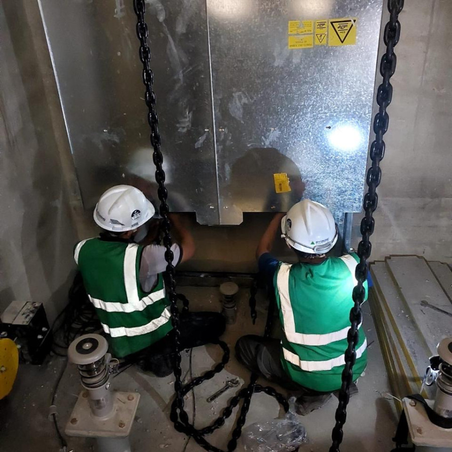 Perbaikan dan Penggantian Sparepart Lift. Modernisasi Control Panel - utama