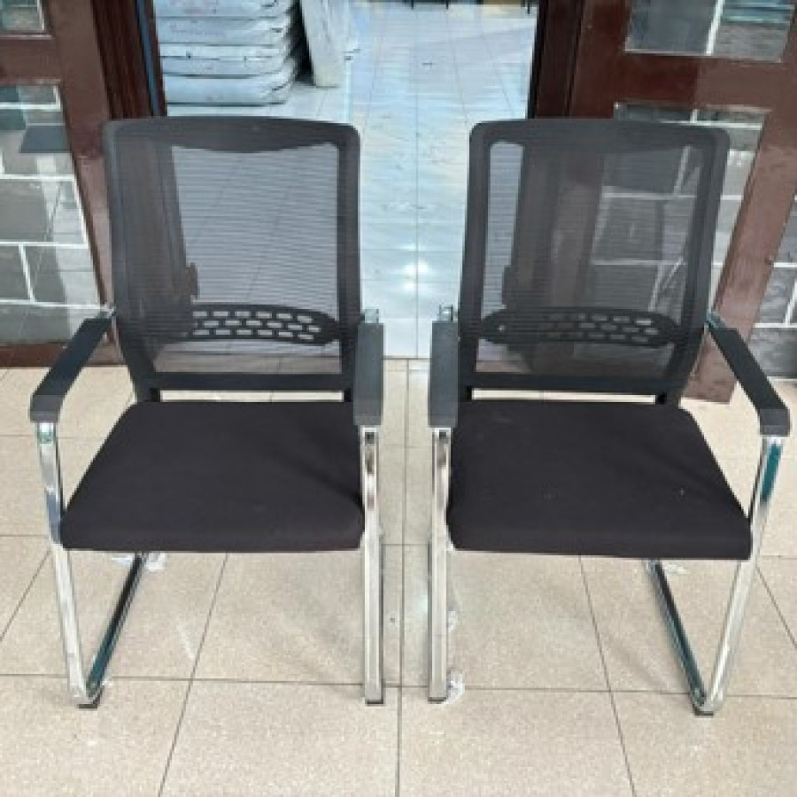 Kursi Kantor  / Hadap Bahan Jaring, Caster, Warna : Black