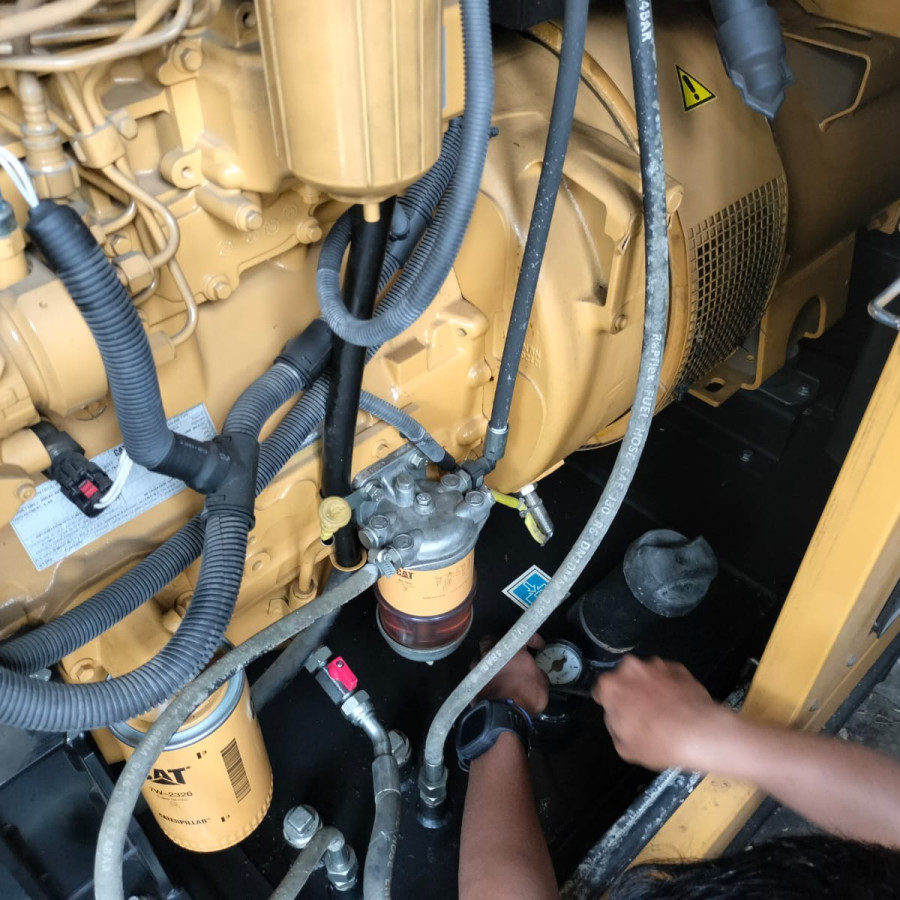 Jasa Service/pemeliharaan Mesin Genset - samping