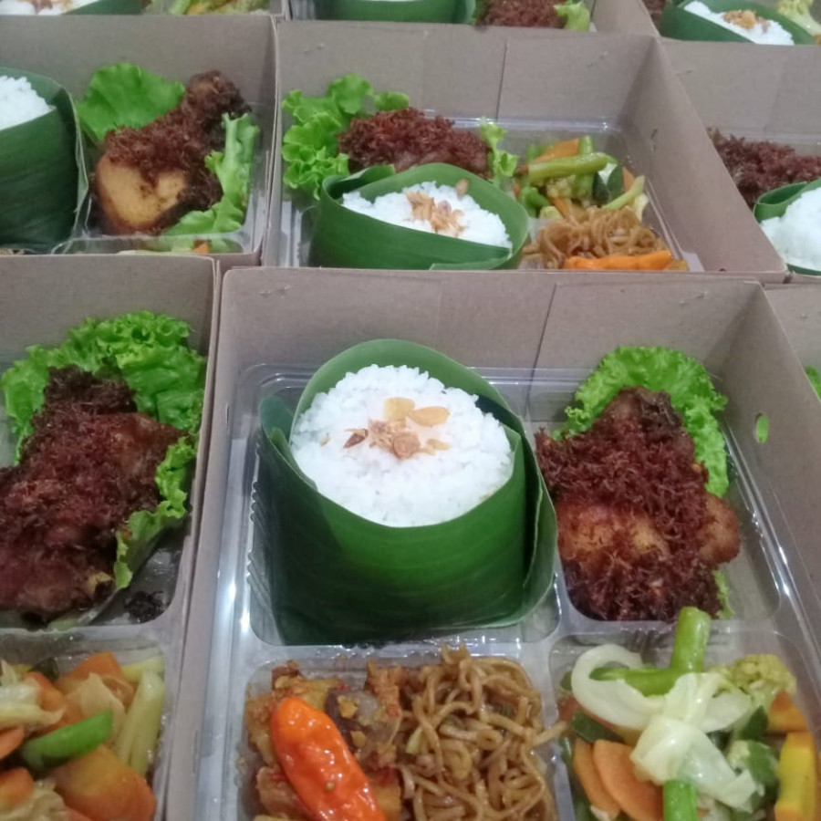 Nasi box ayam goreng