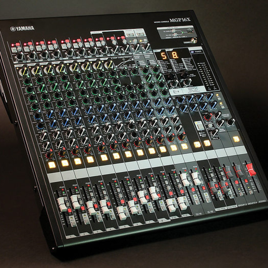 Mixer Yamaha - utama