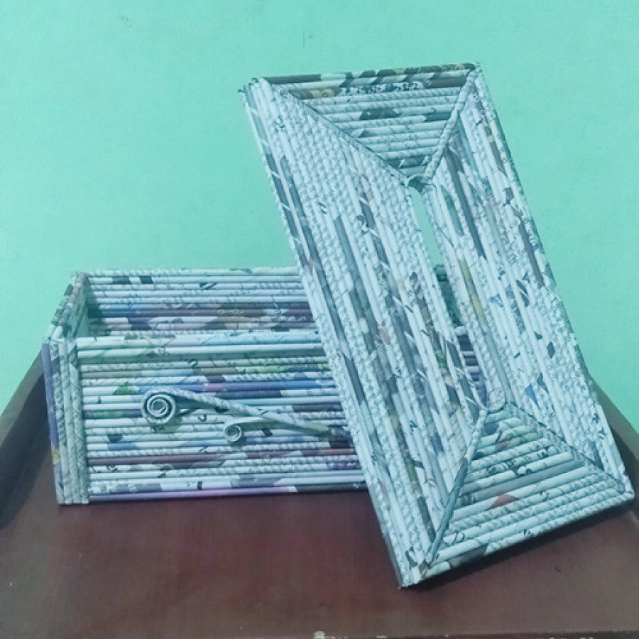 Tempat Tisu Bahan Kertas
