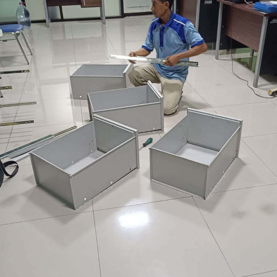 Perbaikan locker - Berat - depan