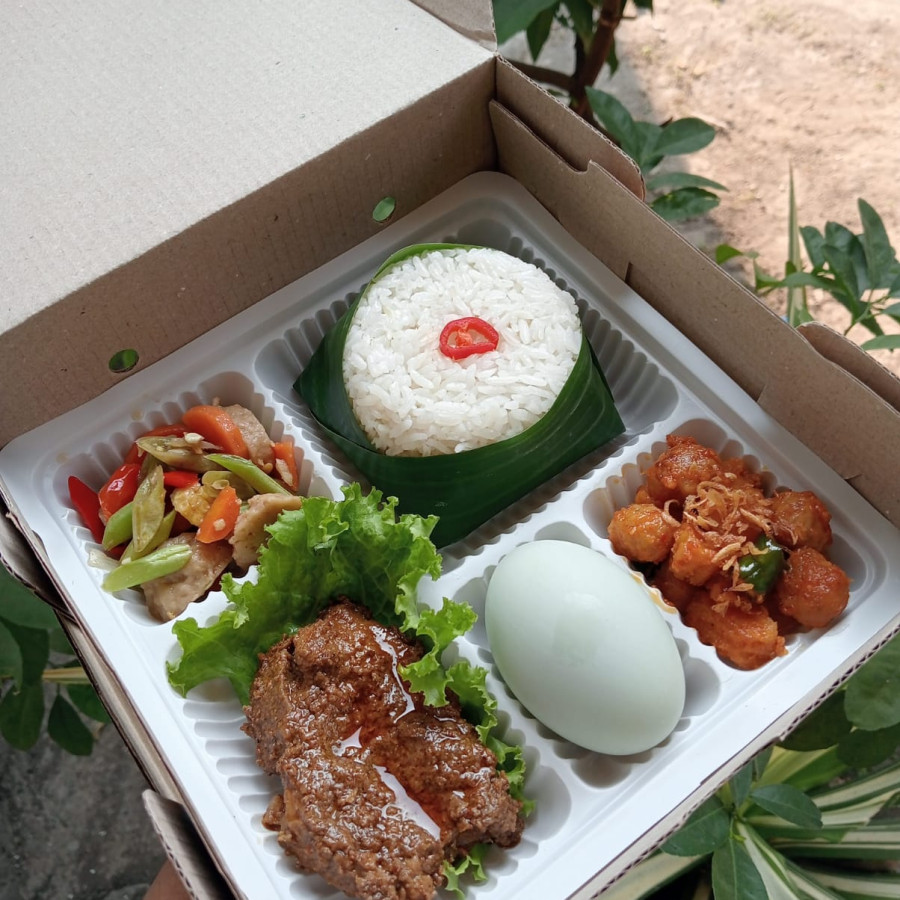 nasi gurih / putih daging