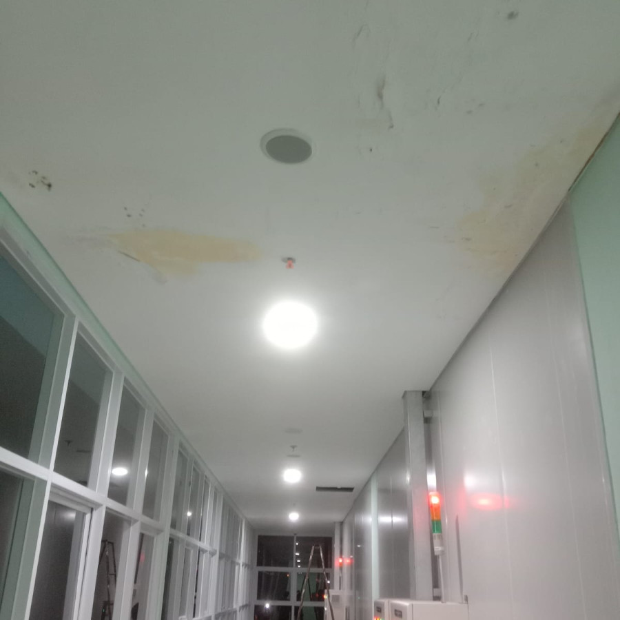 PEMELIHARAAN LOBI / KORIDOR TANGGA UTAMA, RUANG DOKTER DAN PERAWAT, TANGGA DEPAN DAN BELAKANG - samping
