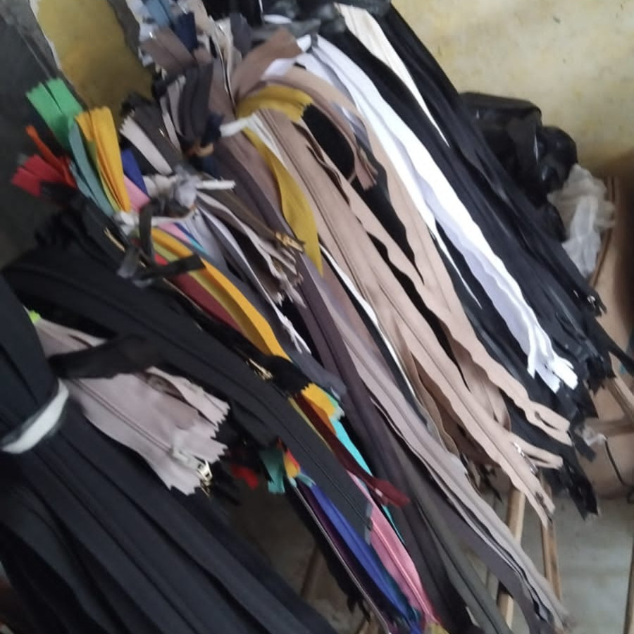 Paket Bahan Praktek (Resleting,benang,kain) - depan