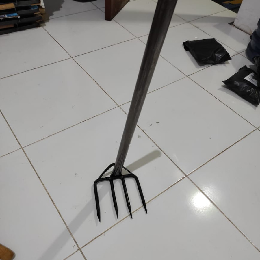 Garuk Sampah gagang besi