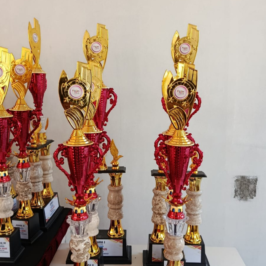 Piala Thropy Juara 3