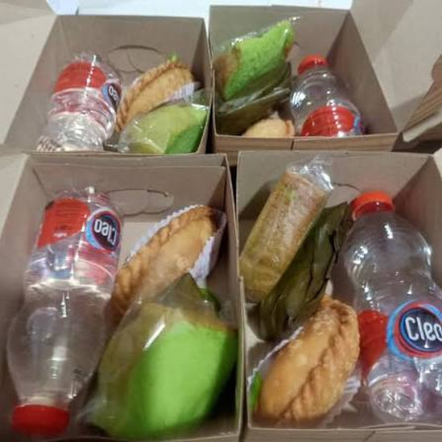 Kue kotak - samping