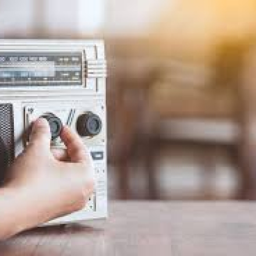 Iklan layanan Masyarakat melalui radio lokal - utama