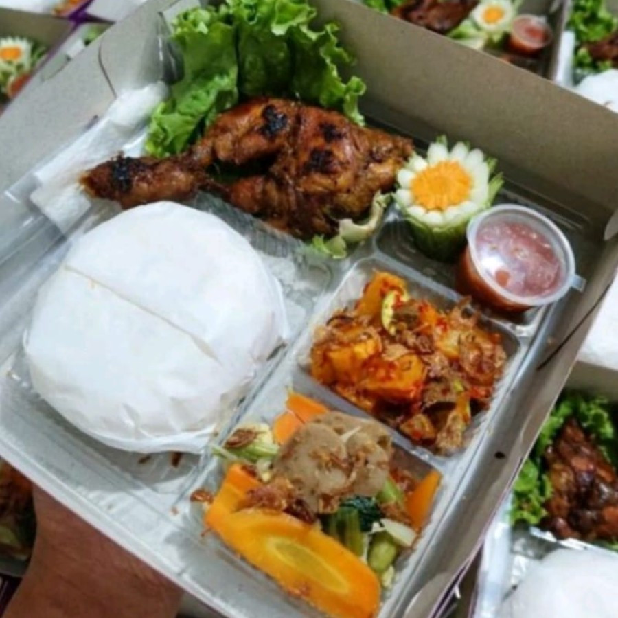 Nasi  box ayam bakar - detail