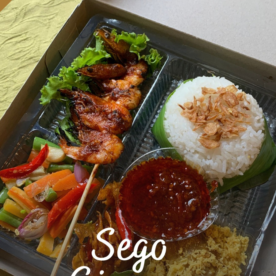MEAL BOX - SEGO GIANYAR + AIR MINERAL 200 ML