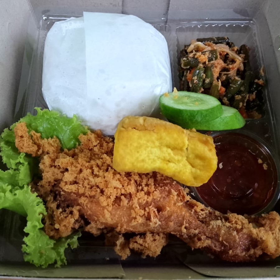 Nasi Kotak Ayam Krispy pluis urap