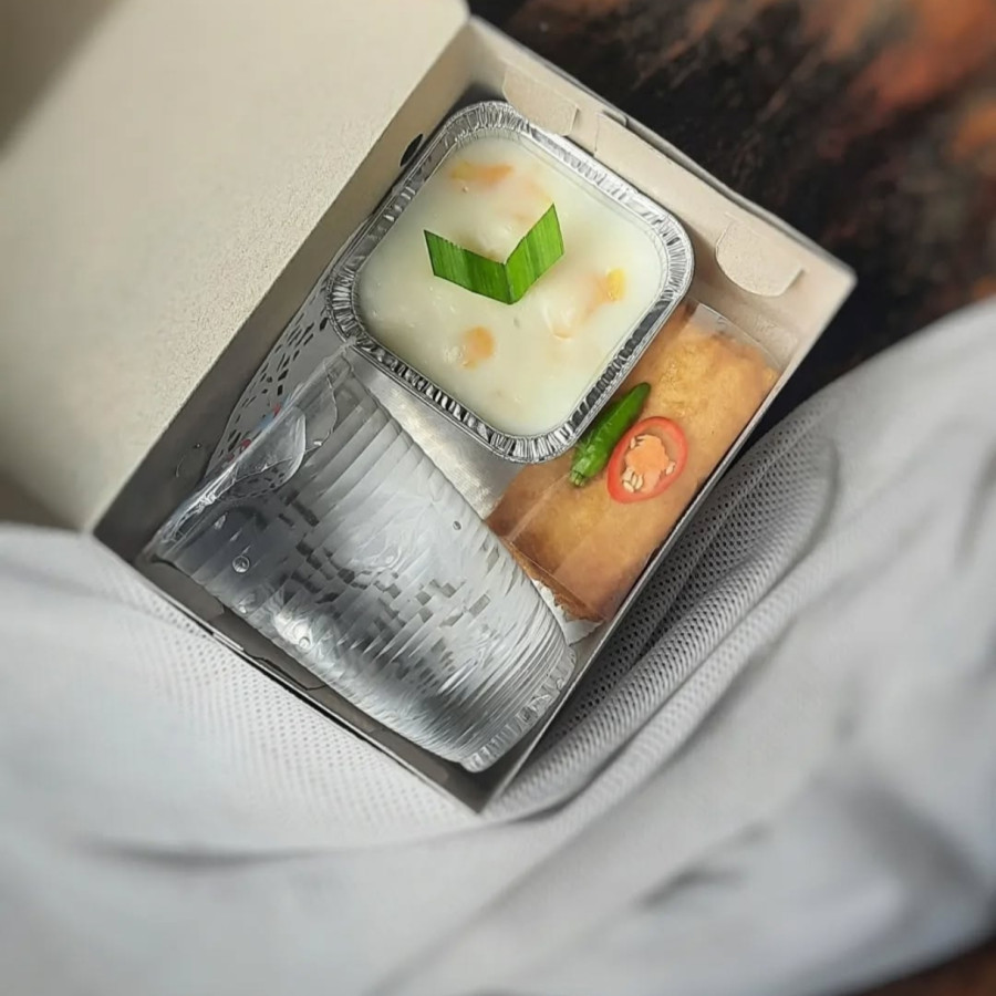 SNACK BOX ISI 2 + AIR MINERAL GELAS - utama