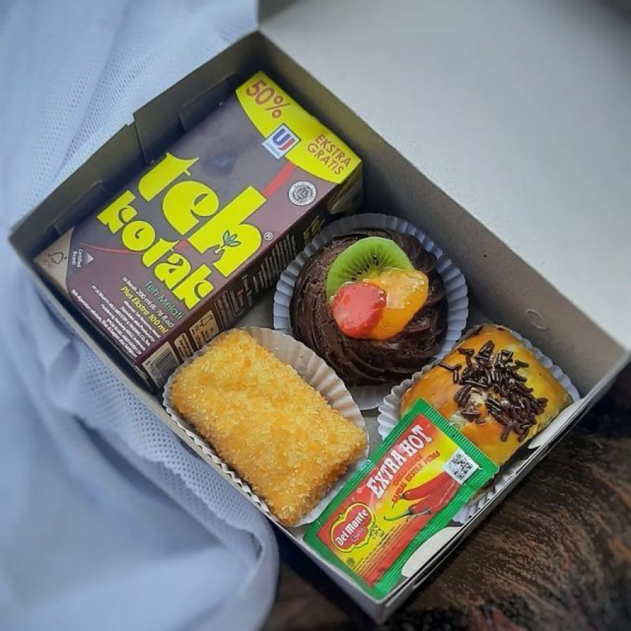 snack box kue dan teh kotak