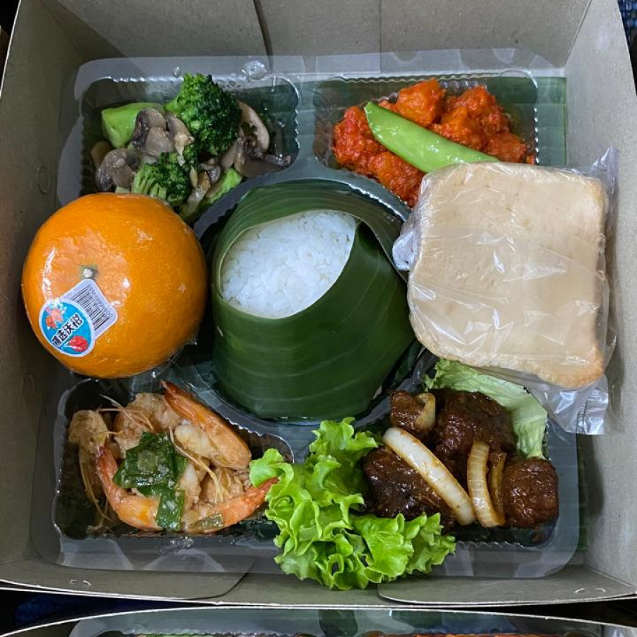 Nasi box iwing kitchen paket 7 - utama
