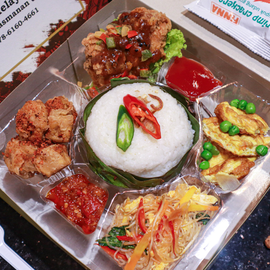 Nasi Kotak Moji Resto by Varna Hotel Surabaya