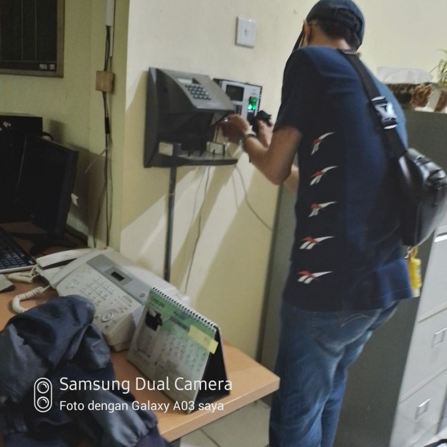 Pemeliharan Mesin Absensi Elektronik