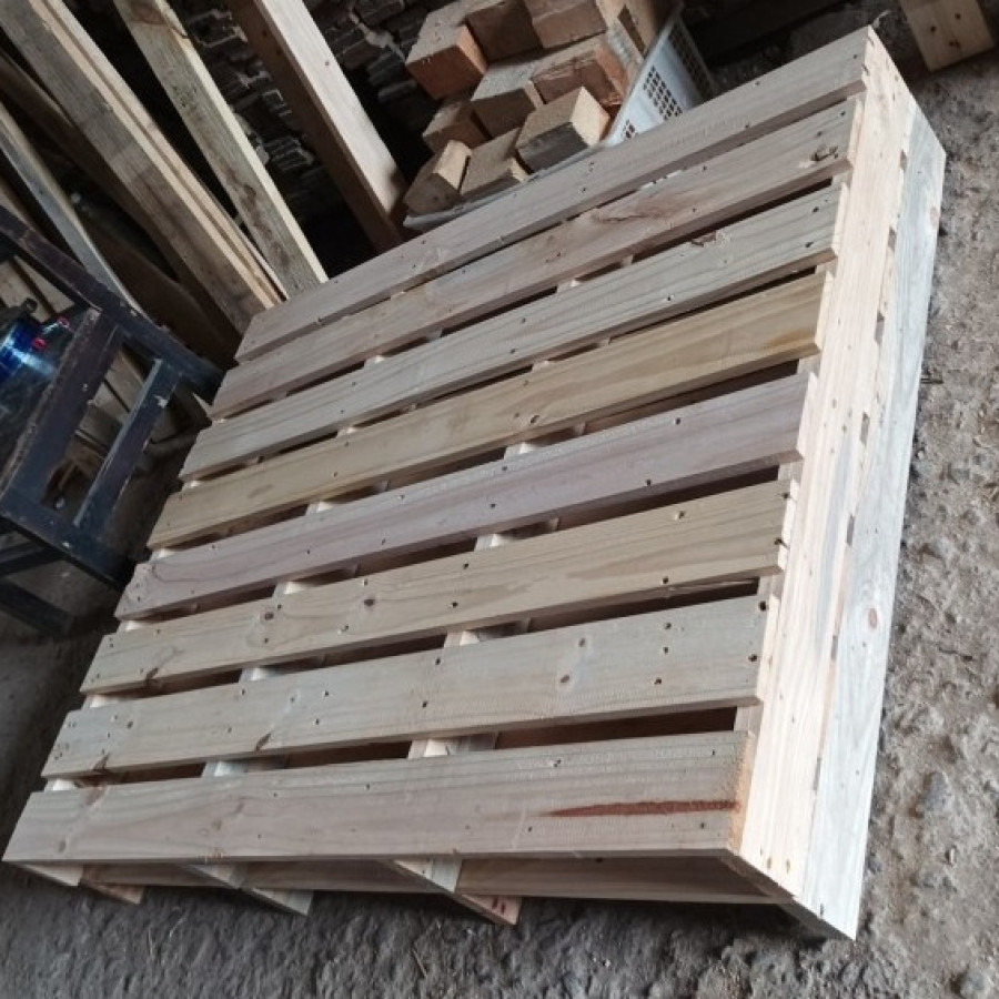 Flooring Multiplex Rangka Kayu + Karpet