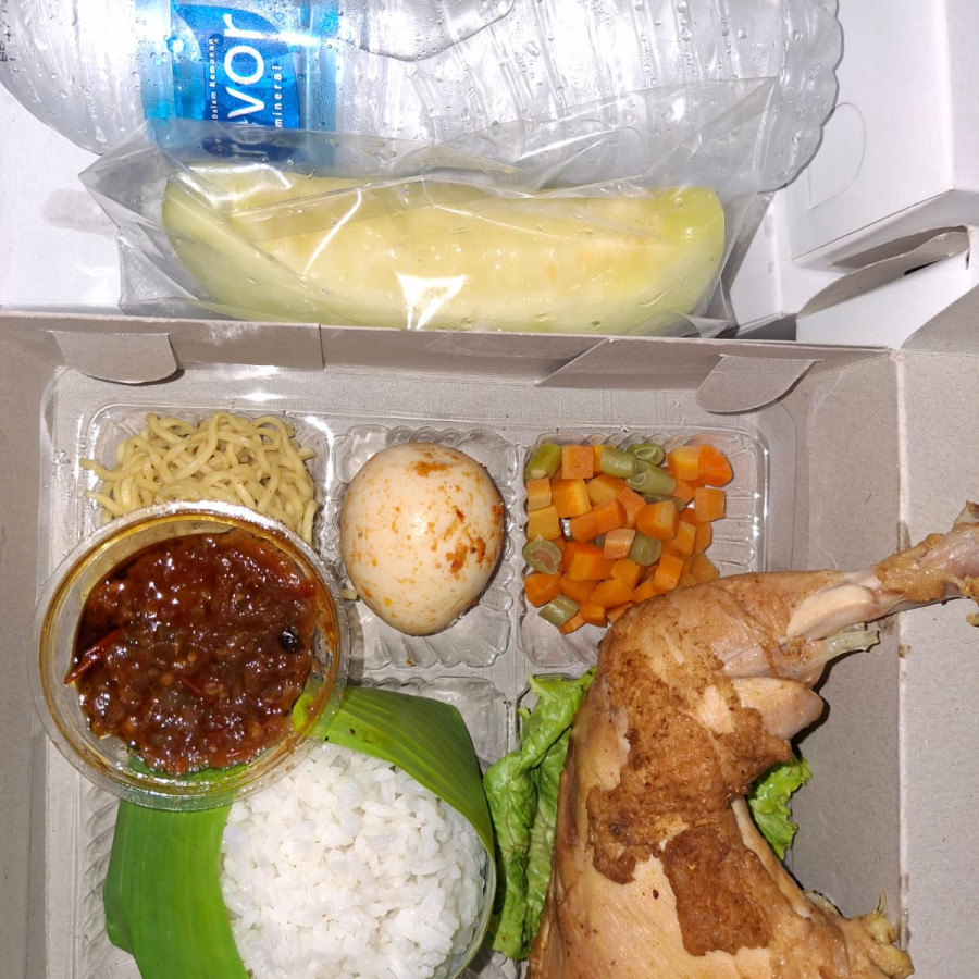 Lalapan Ayam Goreng - utama