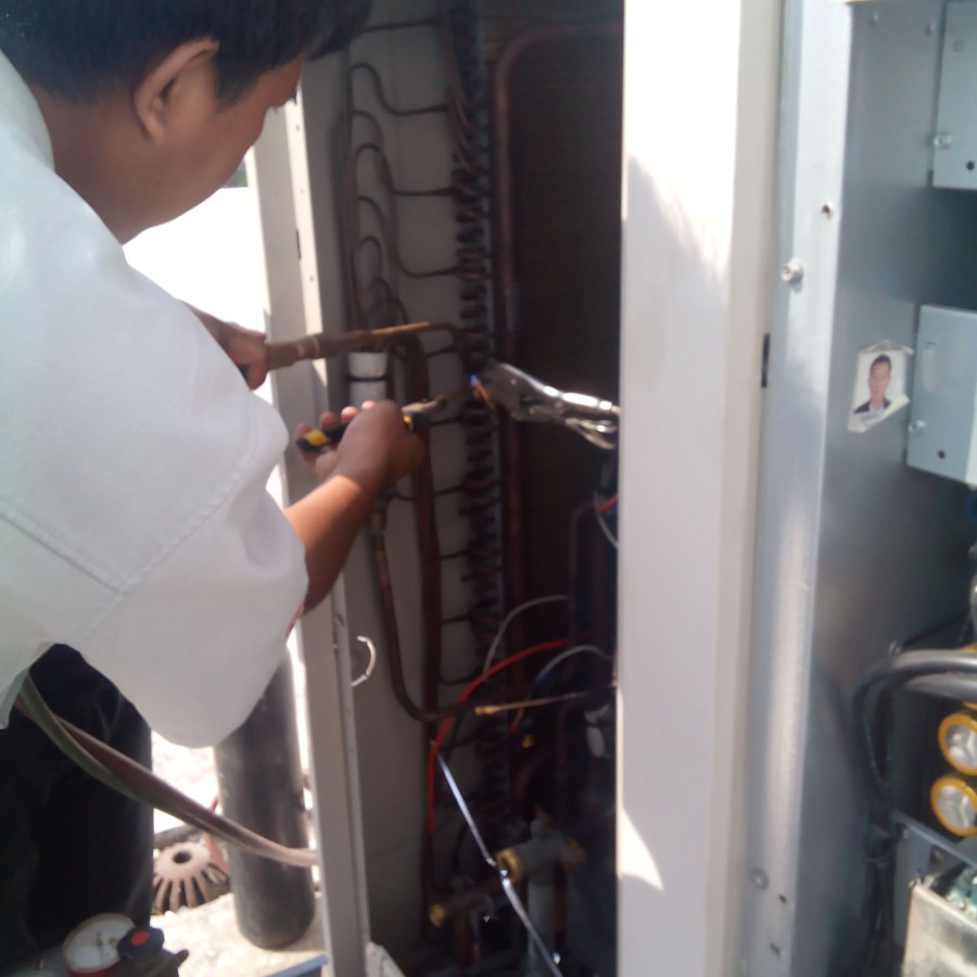 Perbaikan kebocoran instalasi freon AC Multi V