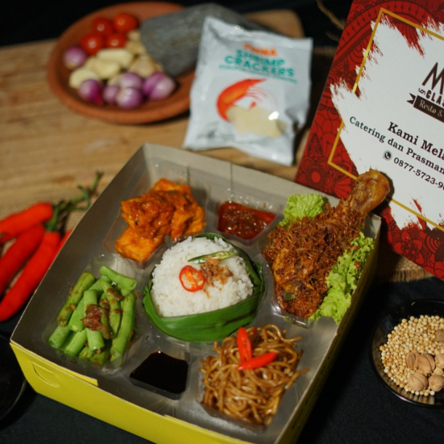 Nasi Kotak Ayam Goreng Lengkuas by Moji Catering Varna Hotel Surabaya