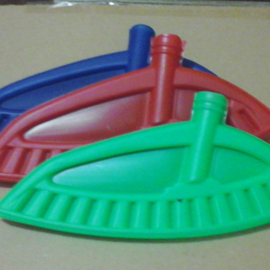 Lakop Sapu lantai terbuat dari plastik - samping