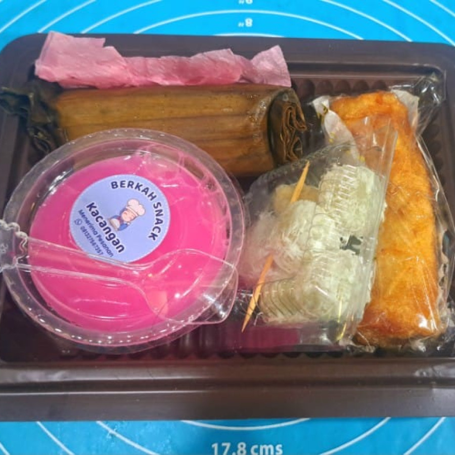 snack isi 4 wadah mika - depan