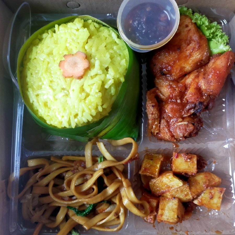 Paket Nasi Kuning