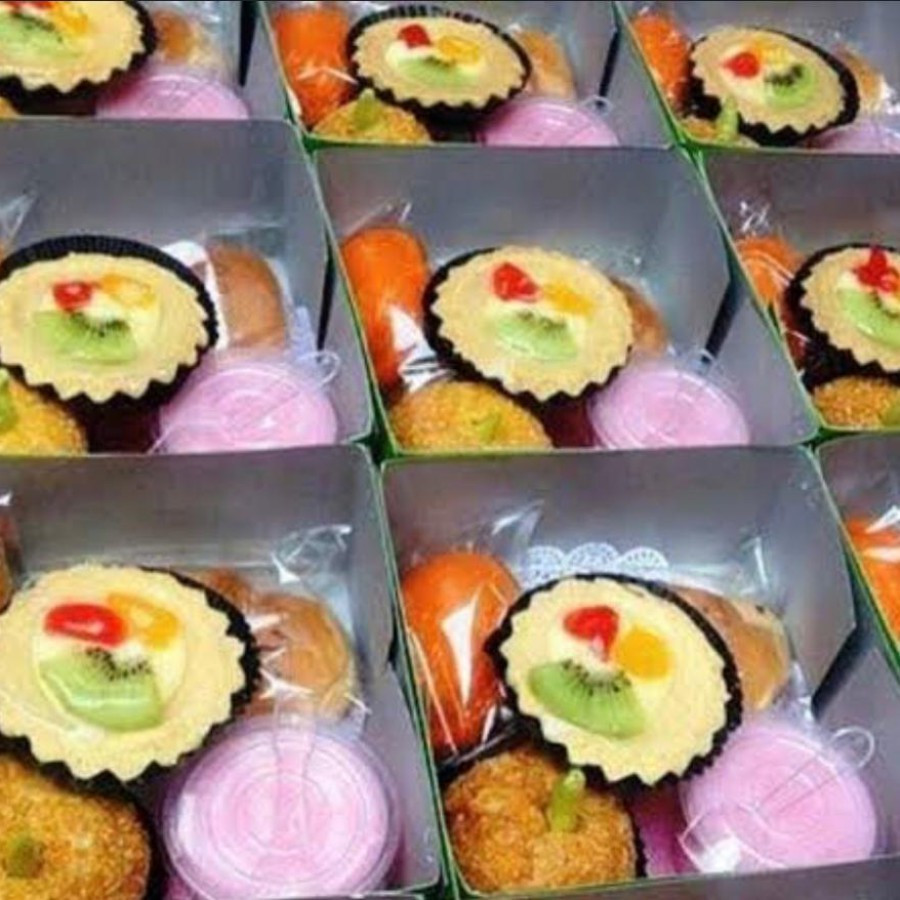 Paket Snack (Isi 3 snack + 1 air mineral) - depan