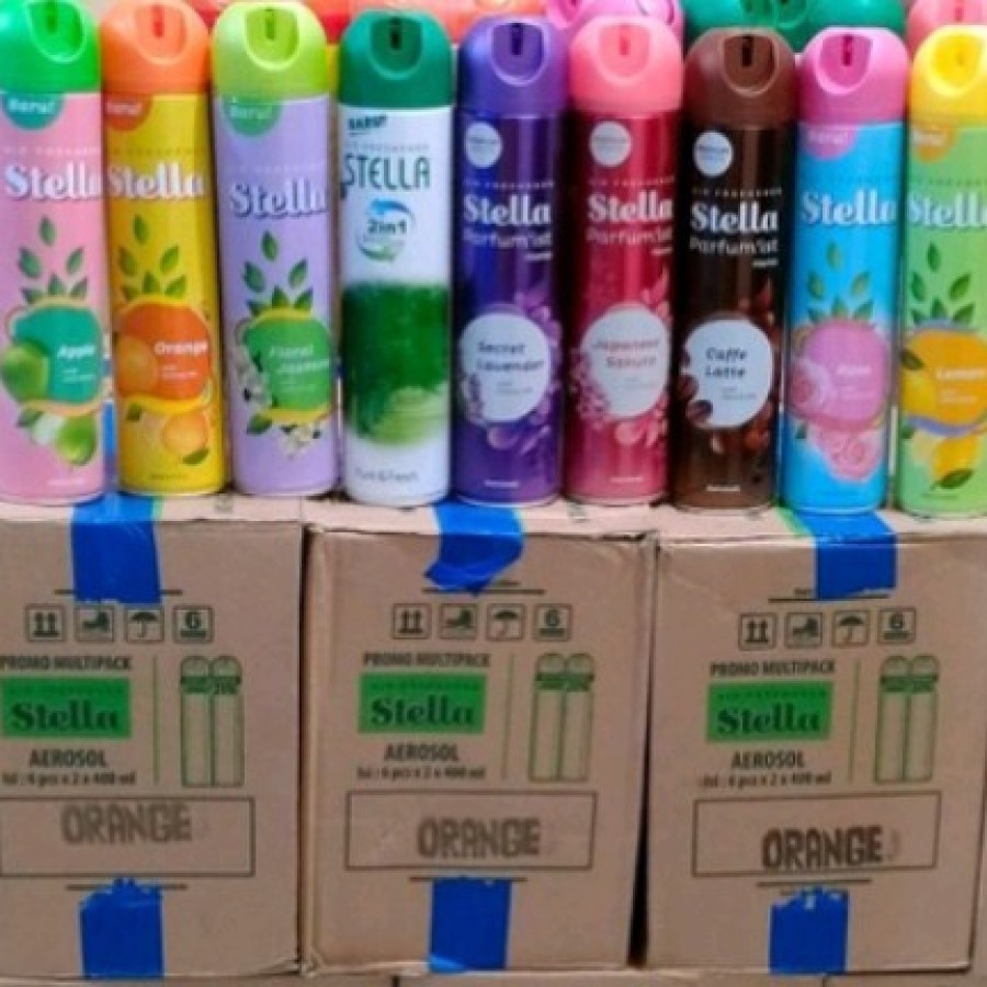 Pengharum ruangan spray merek Stella.