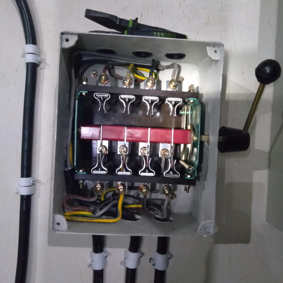 PANEL LVMDP 1 PHASE 15KVA 240V DAN ARESTER - depan