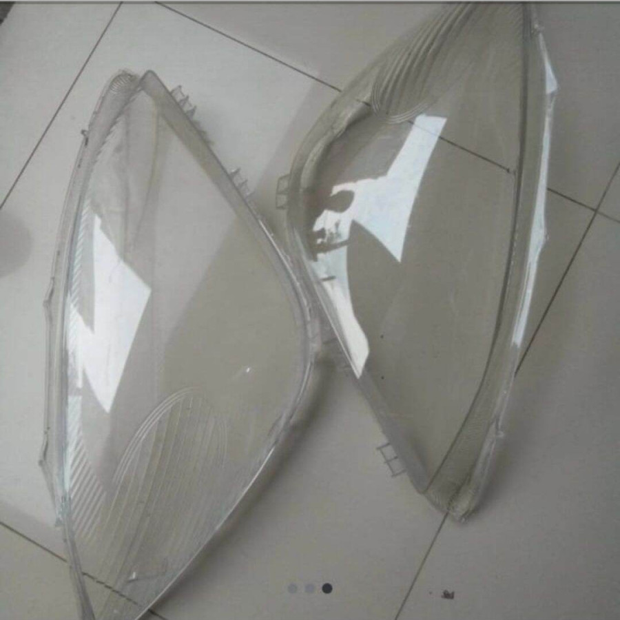 Cover Kaca Lampu Depan Toyota Avanza
