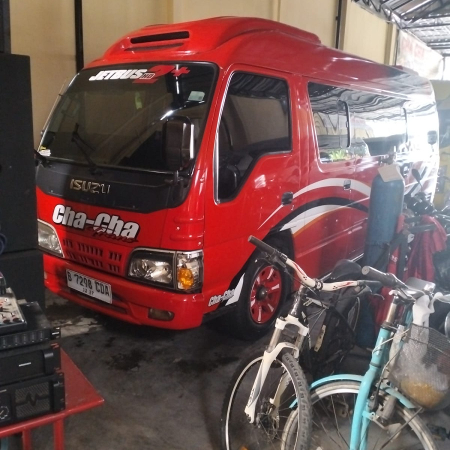 SEWA KENDARAAN ELF ISUZU MERAH PUTIH B 7928 CDA