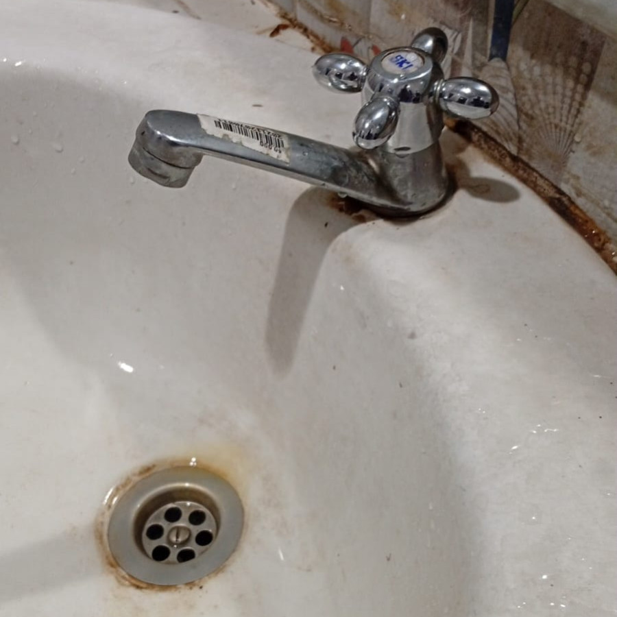 Kran wastafel - samping