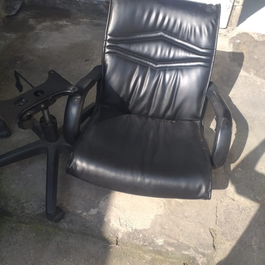 paket pemeliharaan kursi kantor - depan