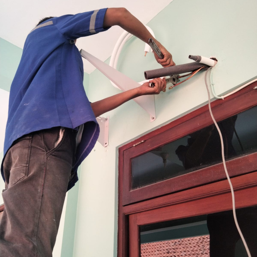 PEMASANGAN AC 1PK - samping