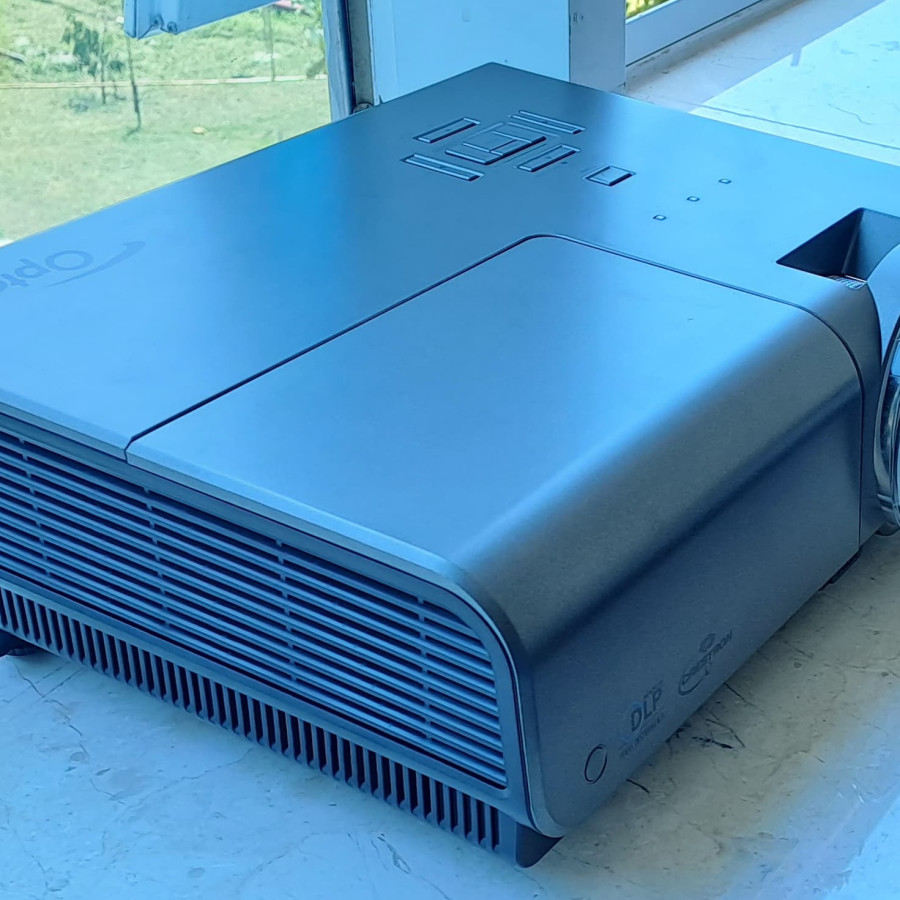 Proyektor Optoma X600 - samping