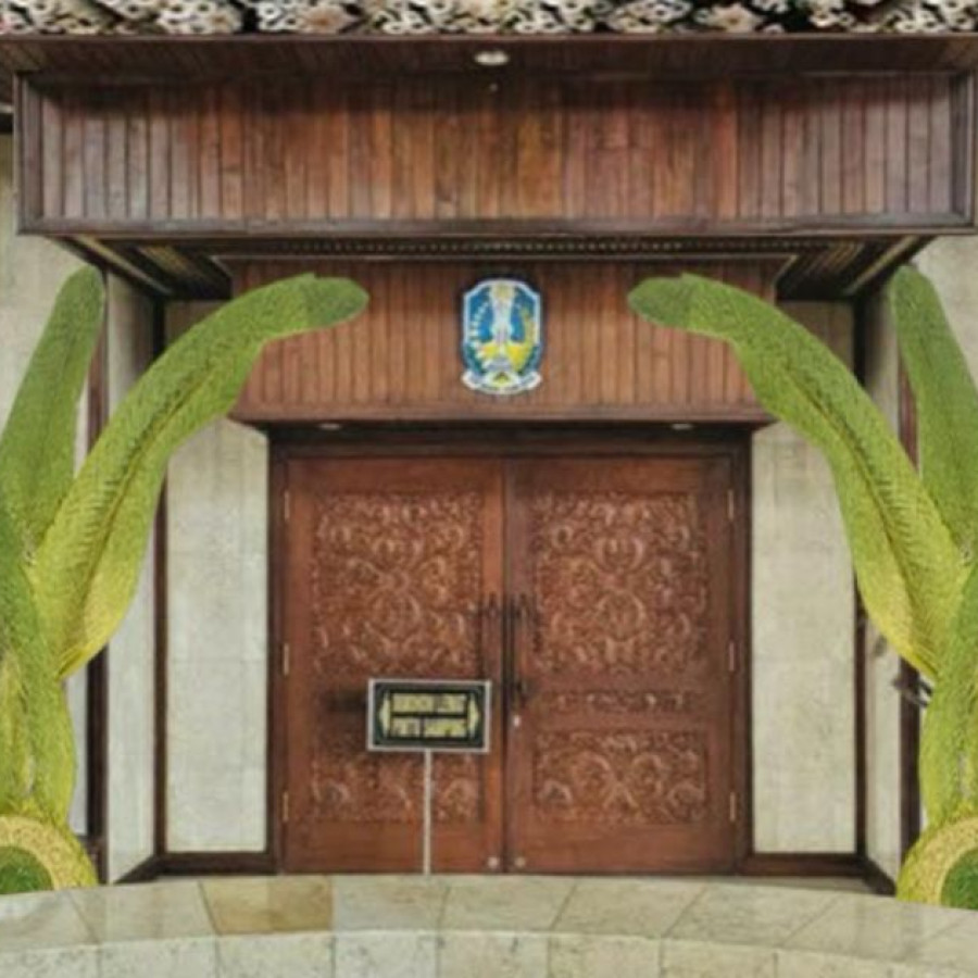 Janur Plengkung Gate Masuk Ruang Paripurna